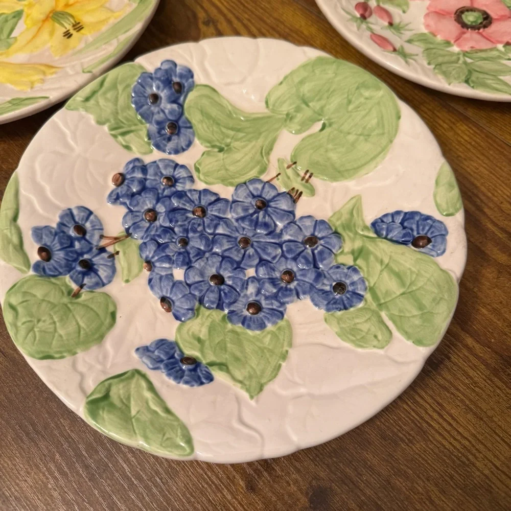 Shafford Raised‎ Relief Floral Plates Set of 4 Ceramic Mixed Flowers